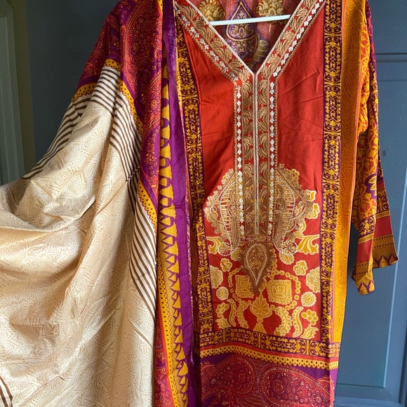 Beautiful néw 3 pc embroidered dress - Picture 4 of 4